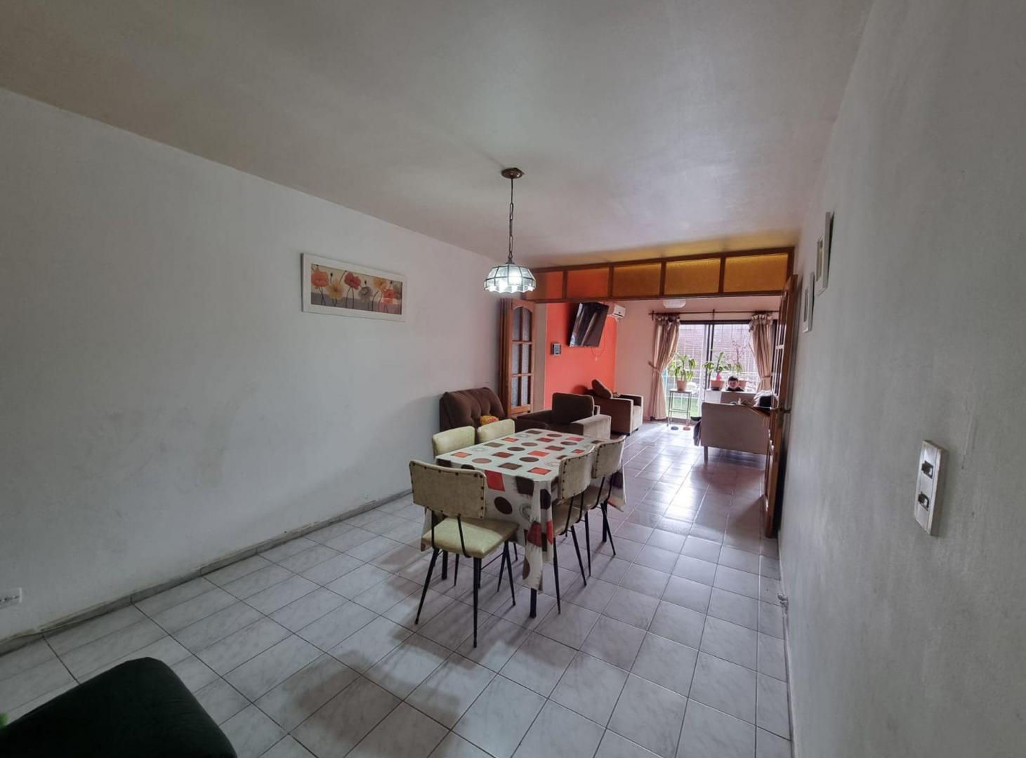 Foto de VENTA CASA 4 DORMIT.-JARDÍN- COCHERA EN GODOY CRUZ, imagen 5