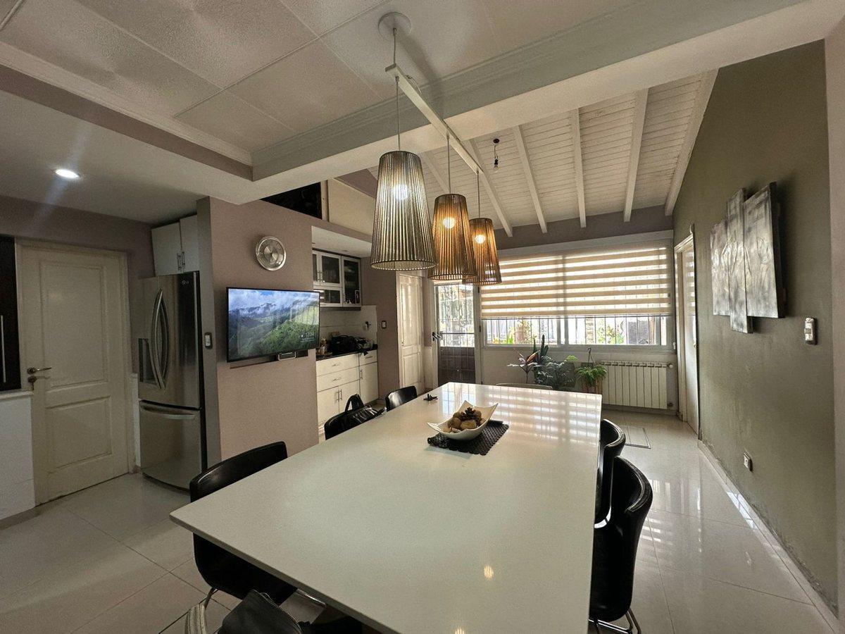Foto de VENTA DE CASA DE CATEG. SOBRE ACCESO ESTE, MAIPU, imagen 2