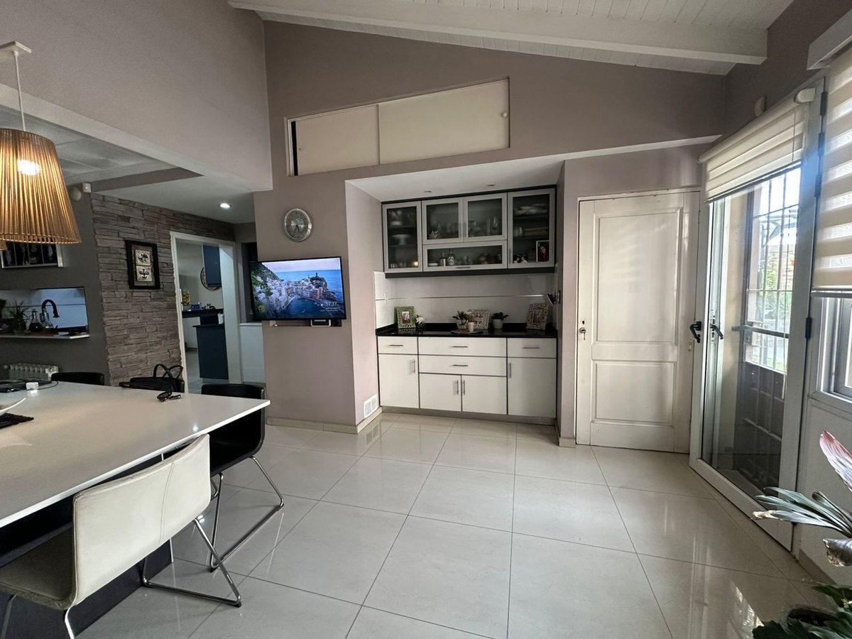 Foto de VENTA DE CASA DE CATEG. SOBRE ACCESO ESTE, MAIPU, imagen 4