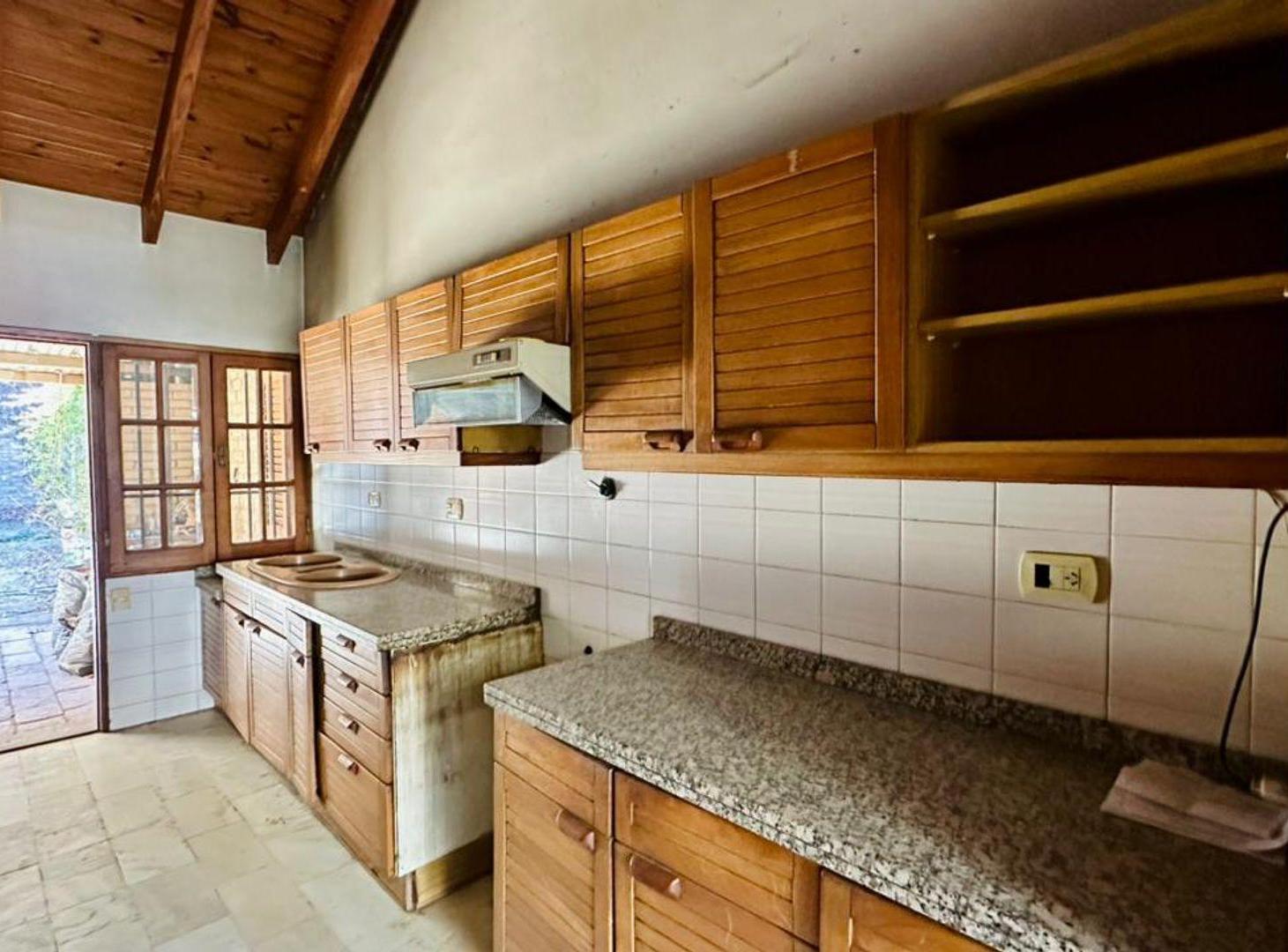 Foto de VENTA CASA CON JARDIN EN BARRIO BOMBAL GODOY CRUZ, imagen 3