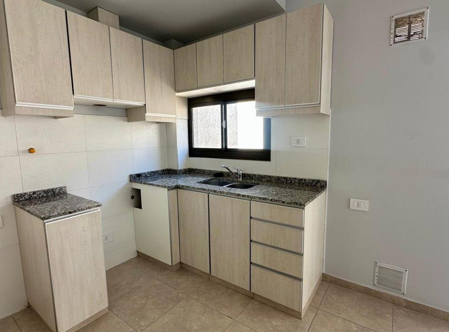 Foto de AMPLIO DEPARTAMENTO A ESTRENAR GODOY CRUZ, imagen 2