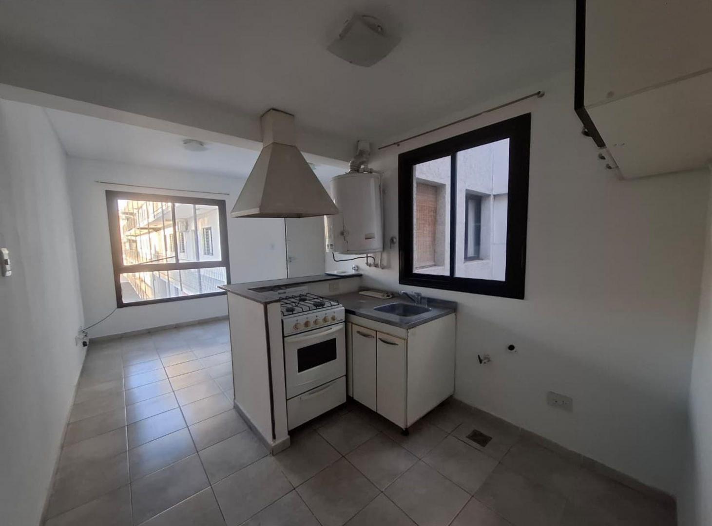Foto de DPTO EN ALQUILER 1 DORMITORIO Y COCHERA CIUDAD, imagen 3
