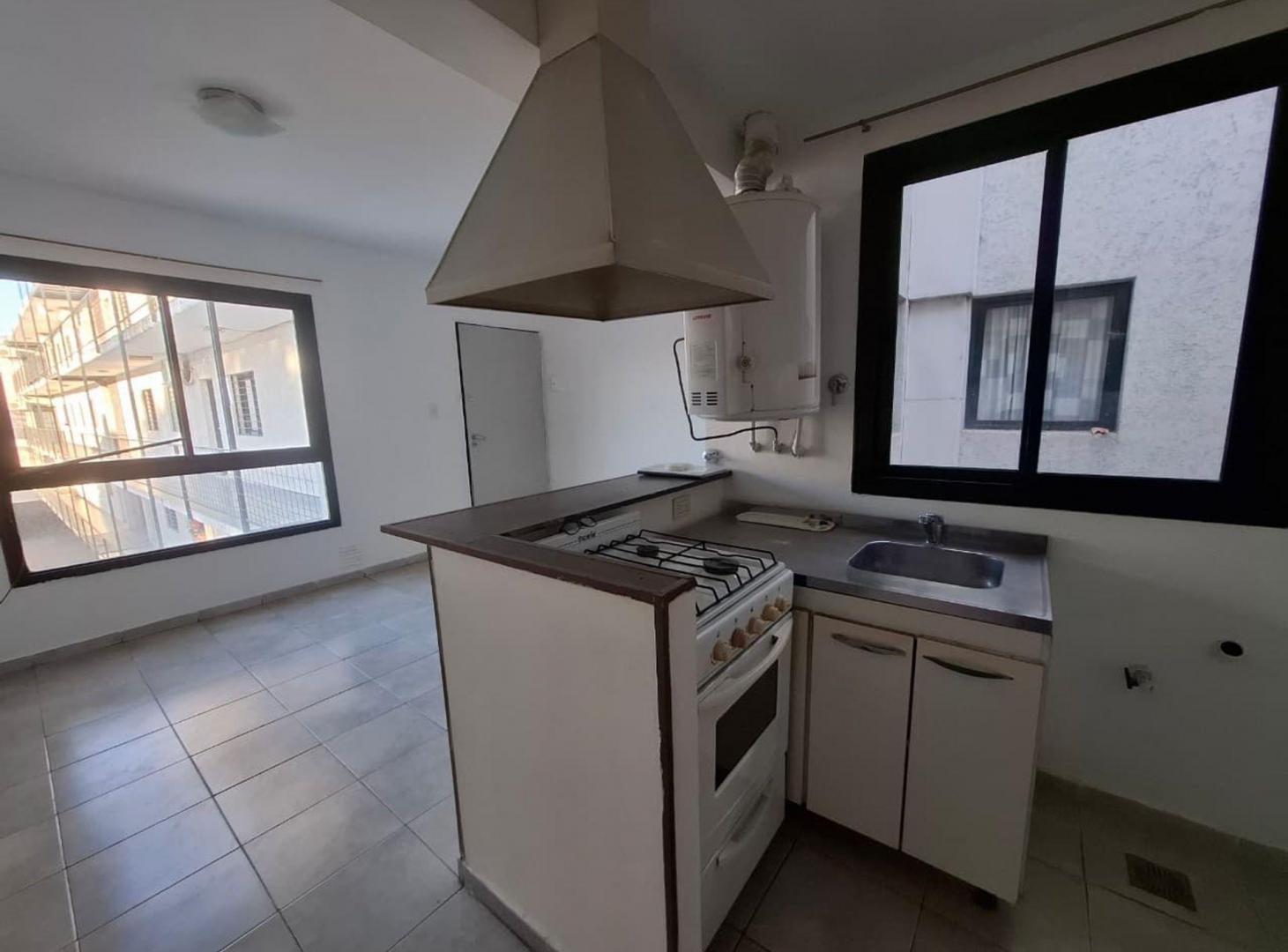 Foto de DPTO EN ALQUILER 1 DORMITORIO Y COCHERA CIUDAD, imagen 2