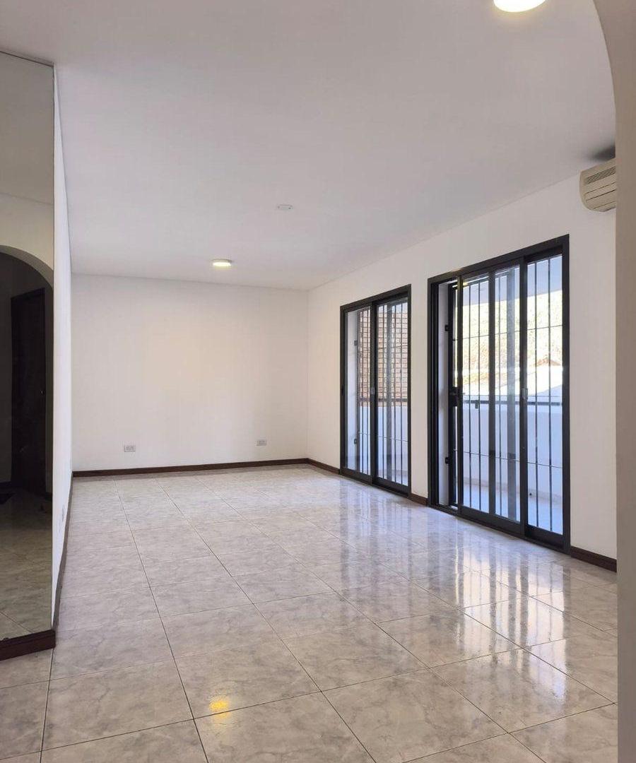 Foto de Remax Vende Piso en 5ta seccion Mendoza, imagen 2
