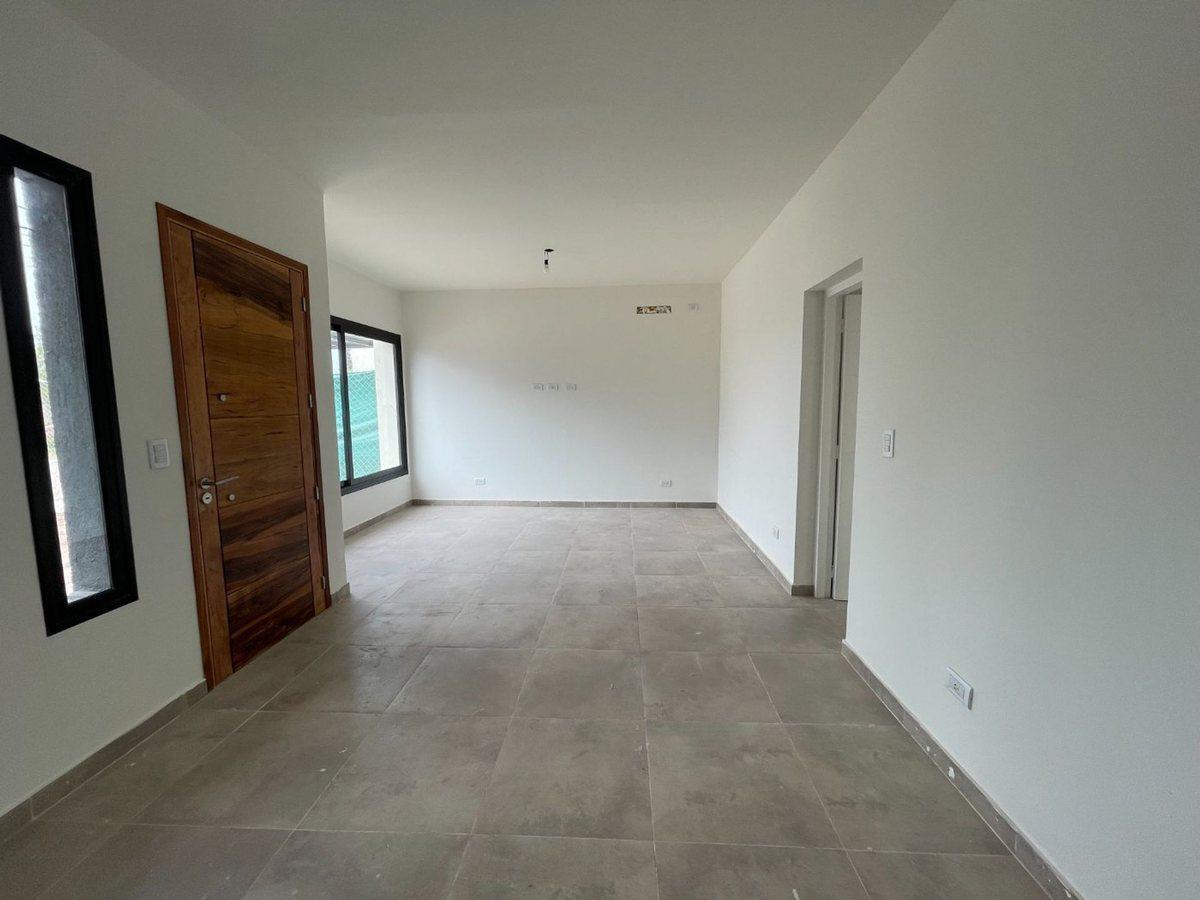 Foto de Casa estilo minimalista Bº La Quebrada Lujan, imagen 5