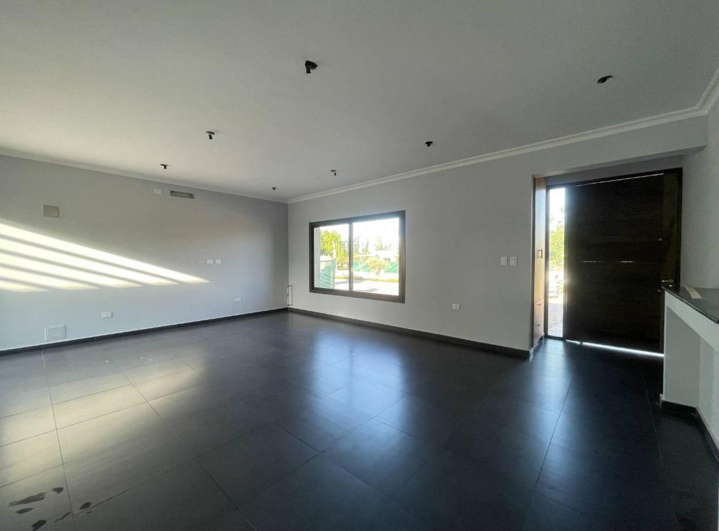 Foto de Casa en Venta - Barrio privado La Quebrada - Luján, imagen 2