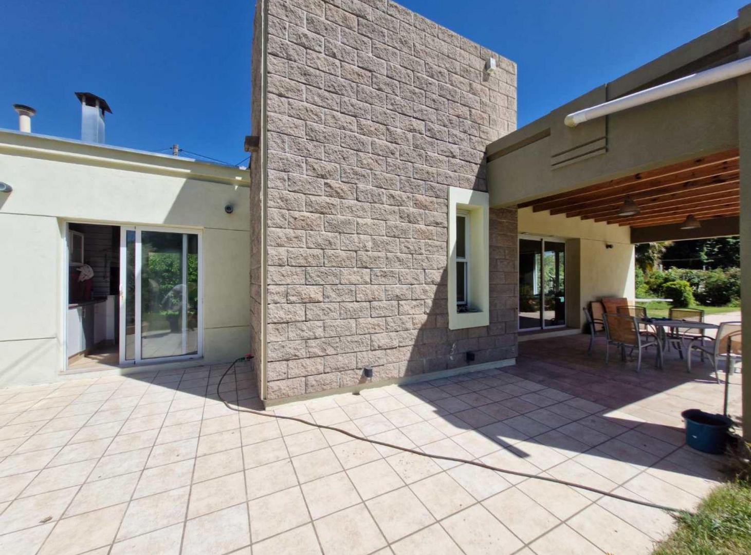 Foto de VENTA TERRENO CON QUINCHO TIPO SALÓN LA PUNTILLA, imagen 1