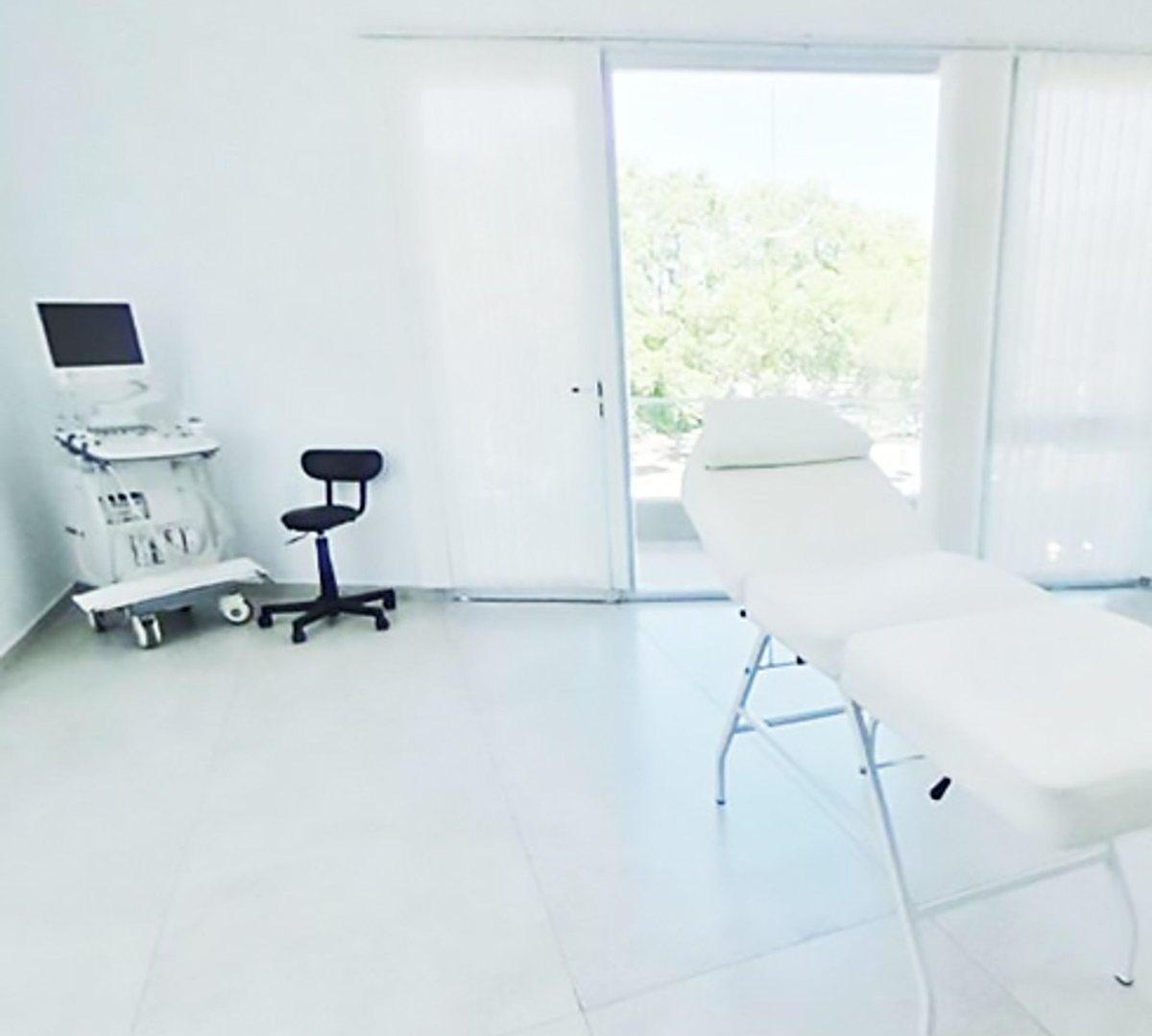 Foto de VENTA EDIFICIO C/CLINICA Y POTENCIAL DESARROLLO, imagen 1