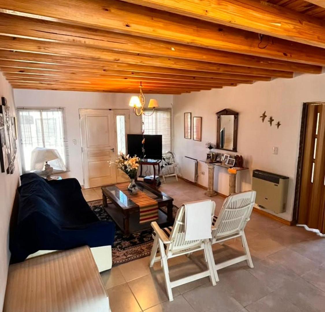 Foto de Casa en venta 4 dormitorios Barrio Nuevas Quintas, imagen 2