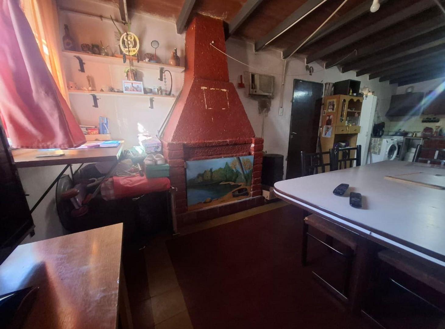 Foto de VENTA CASA CON AMPLIO TERRENO LAS HERAS, imagen 1
