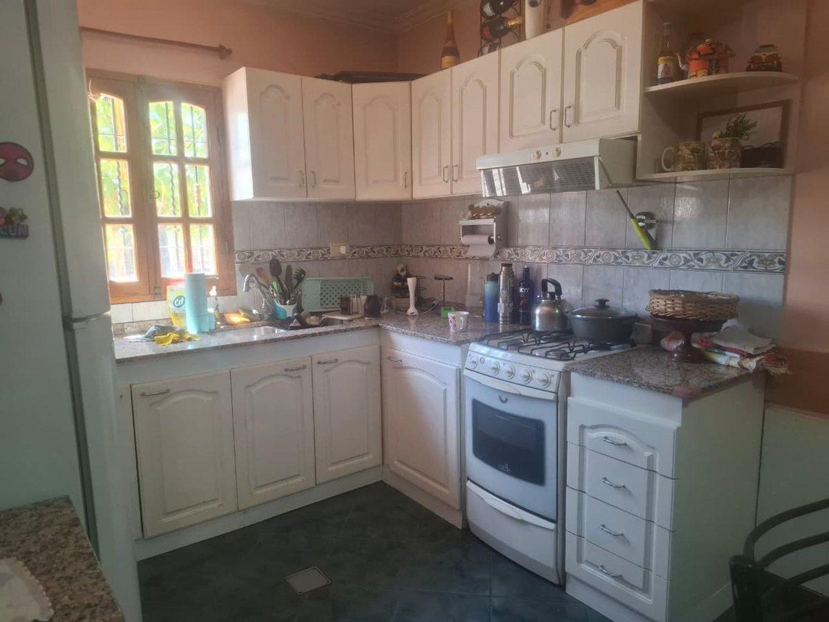 Foto de VENTA CASA DE DOS PLANTAS APTA CREDITO LAS HERAS, imagen 5
