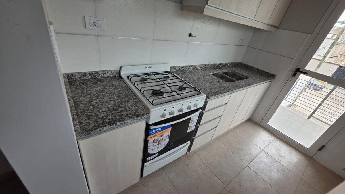 Foto de VENTA CASA 2 DORMITORIOS 2 BAÑOS CARRODILLA LUJAN, imagen 3