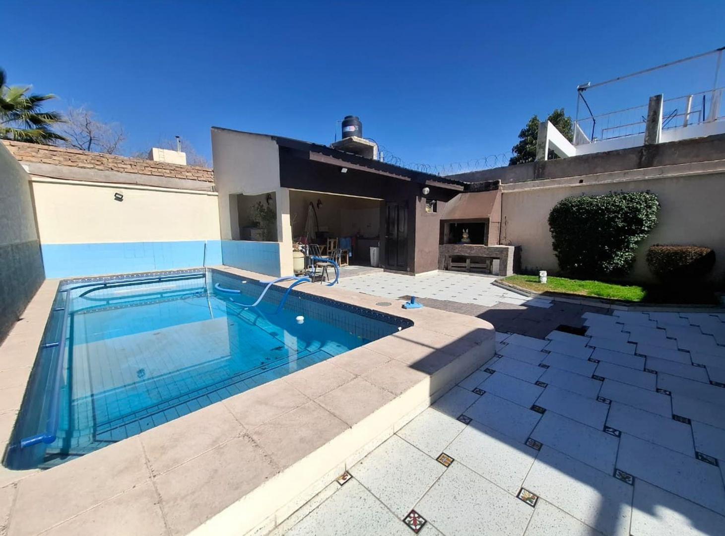 Foto de Venta Casa Familiar con pileta y quincho 6°Seccion, imagen 4