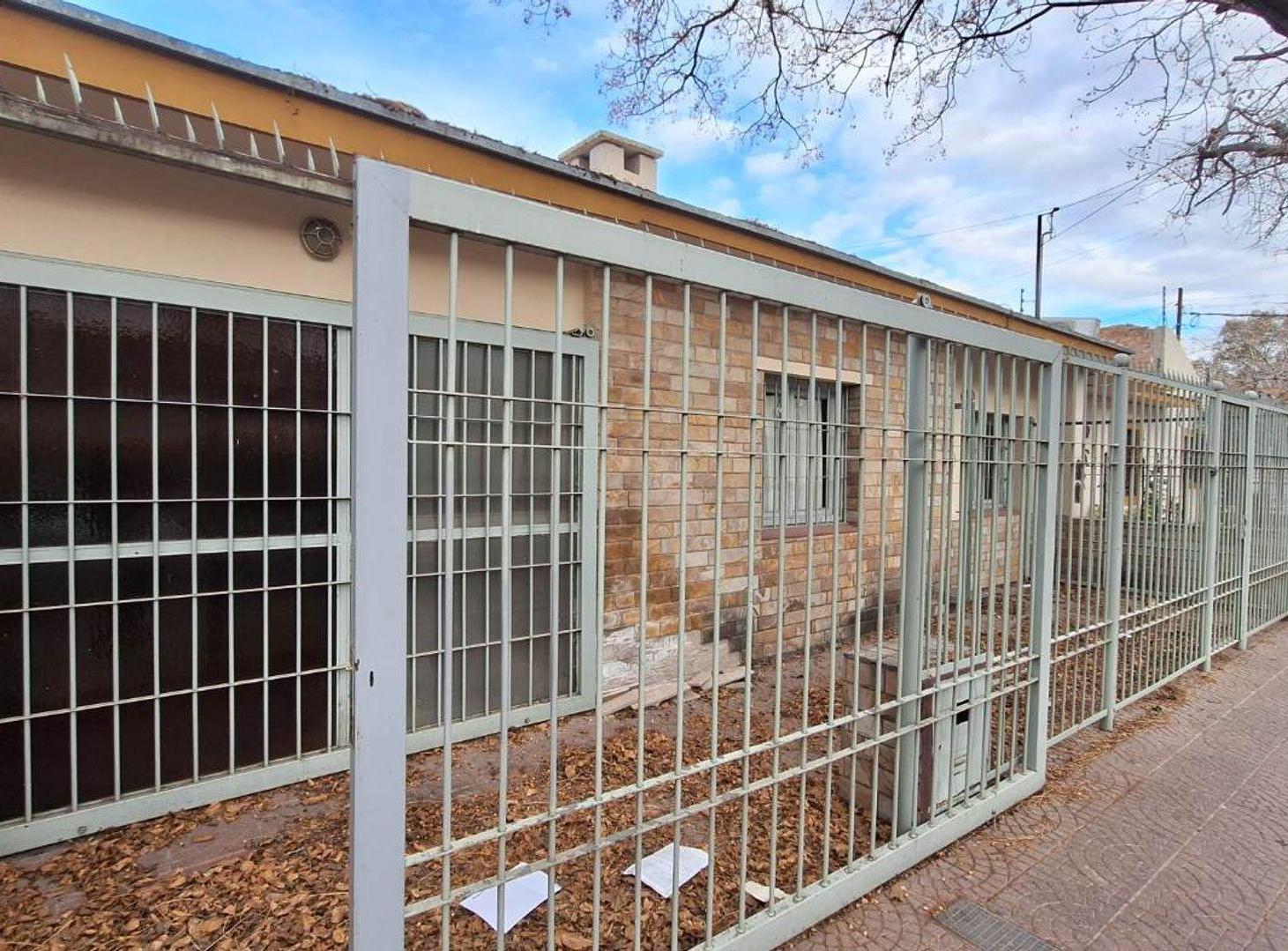 Foto de Venta Casa para refaccionar Gauymallén, imagen 4