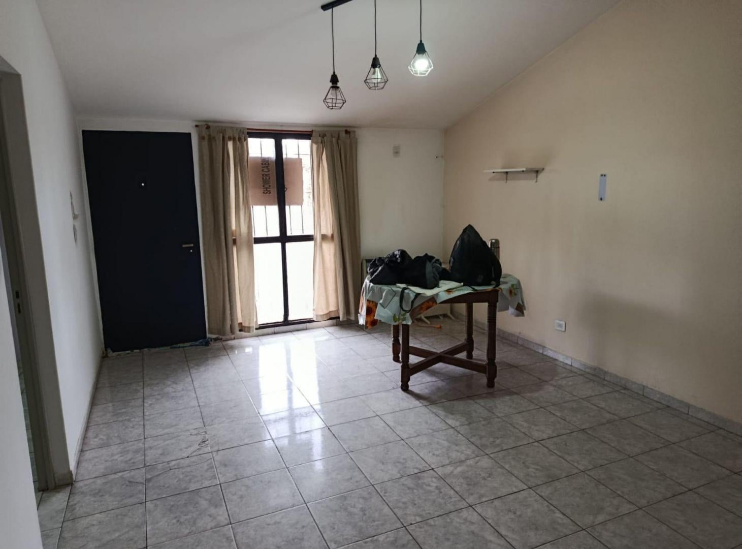 Foto de CASA EN VENTA 2 DORMITORIOS + DEPARTAMENTO LUJAN, imagen 1