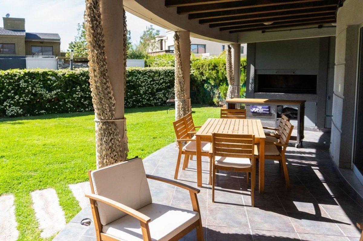Foto de Casa de categoría en venta en Barrio Los Teros, imagen 2