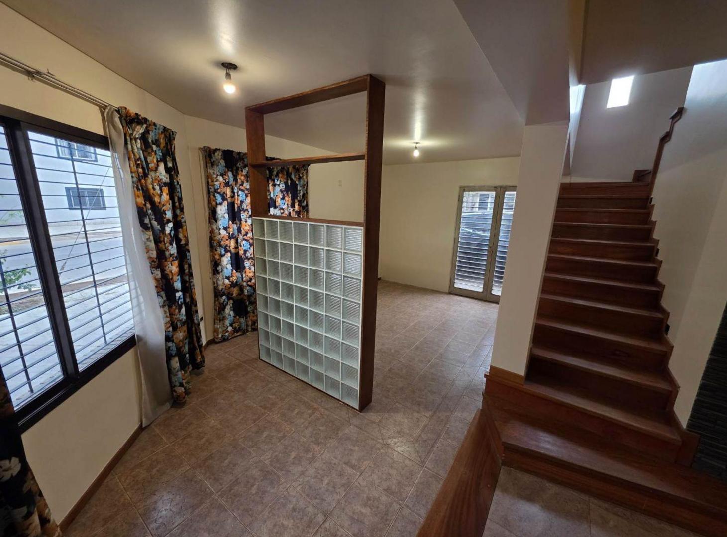 Foto de Venta de casa Ciudad, Mendoza. 6 ambientes., imagen 2