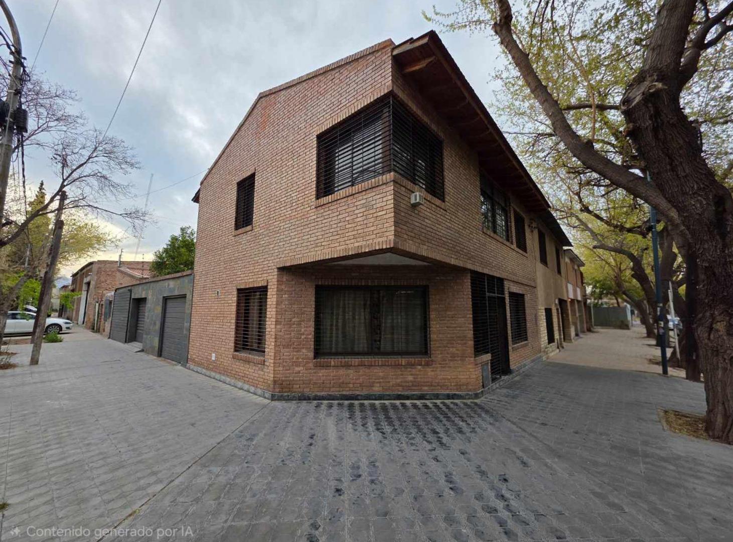 Foto de Venta de casa Ciudad, Mendoza. 6 ambientes., imagen 3