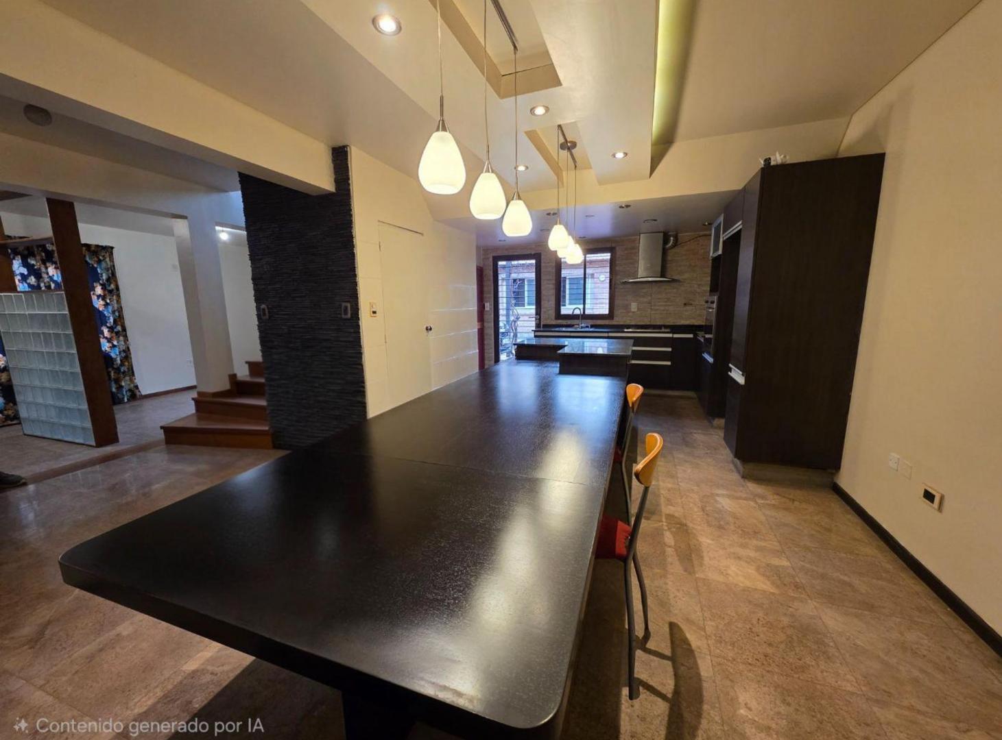 Foto de Venta de casa Ciudad, Mendoza. 6 ambientes., imagen 1