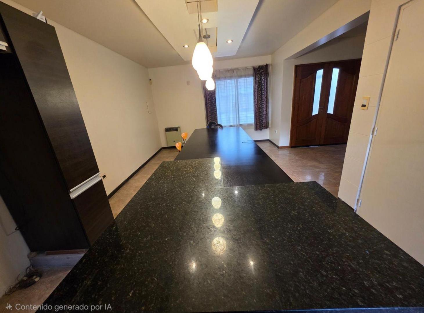 Foto de Venta de casa Ciudad, Mendoza. 6 ambientes., imagen 5