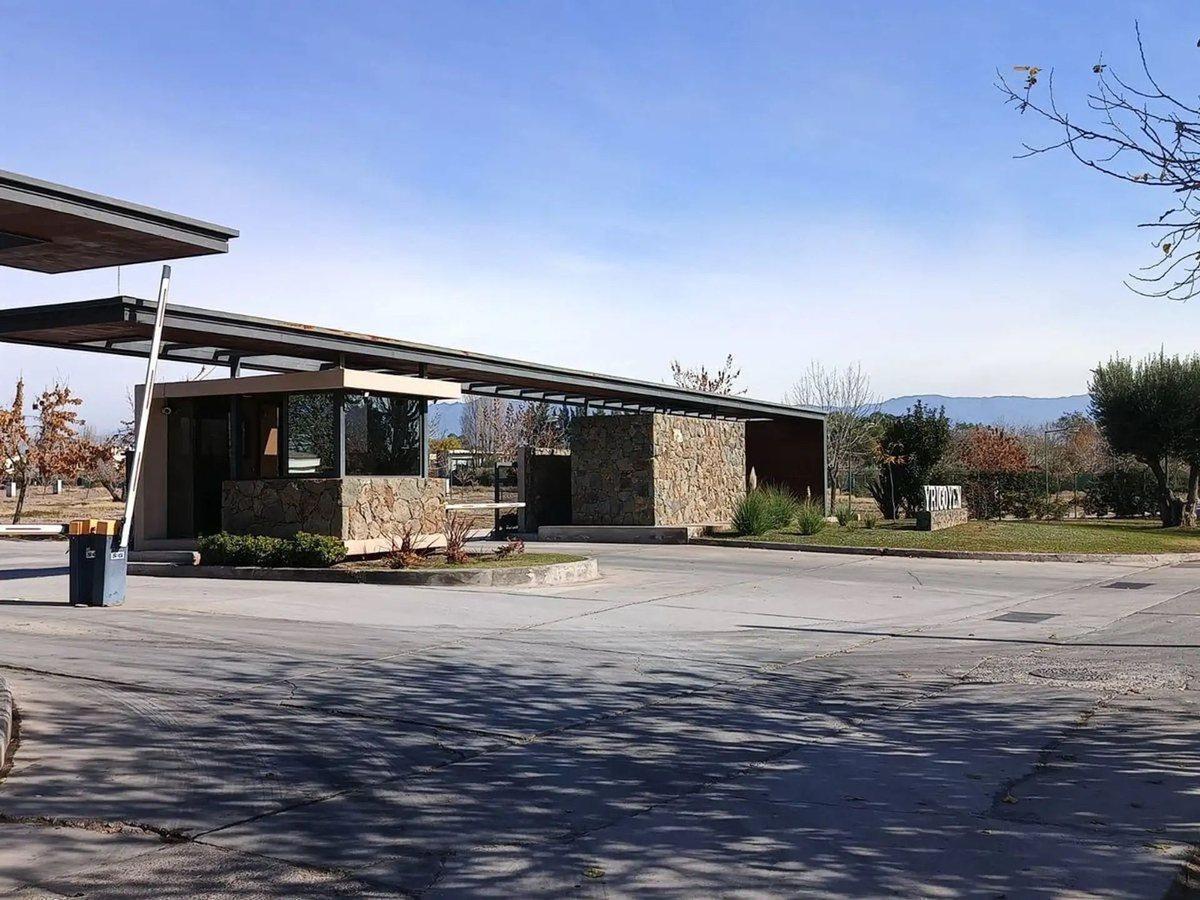 Foto de CASA EN VENTA - Bº PRIVADO YRIGOYEN - MAIPU, imagen 2