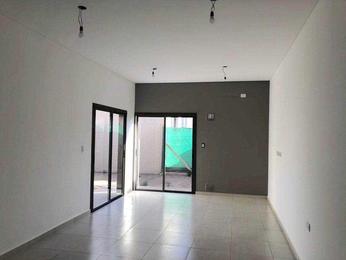 Foto de VENTA CASA 3 HAB. Y 2 BAÑOS Bº PRIVADO - MAIPÚ, imagen 3
