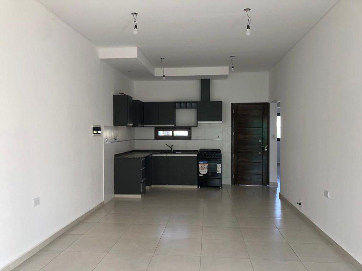 Foto de VENTA CASA 3 HAB. Y 2 BAÑOS Bº PRIVADO - MAIPÚ, imagen 5