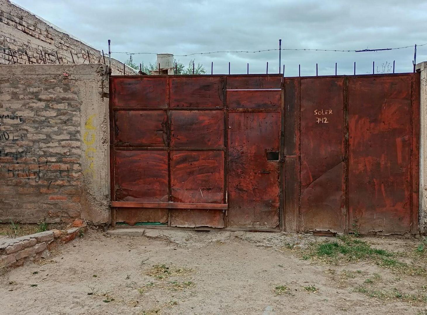Foto de CASA A RECICLAR DE MATERIAL CON LOTE LAS HERAS!!, imagen 3