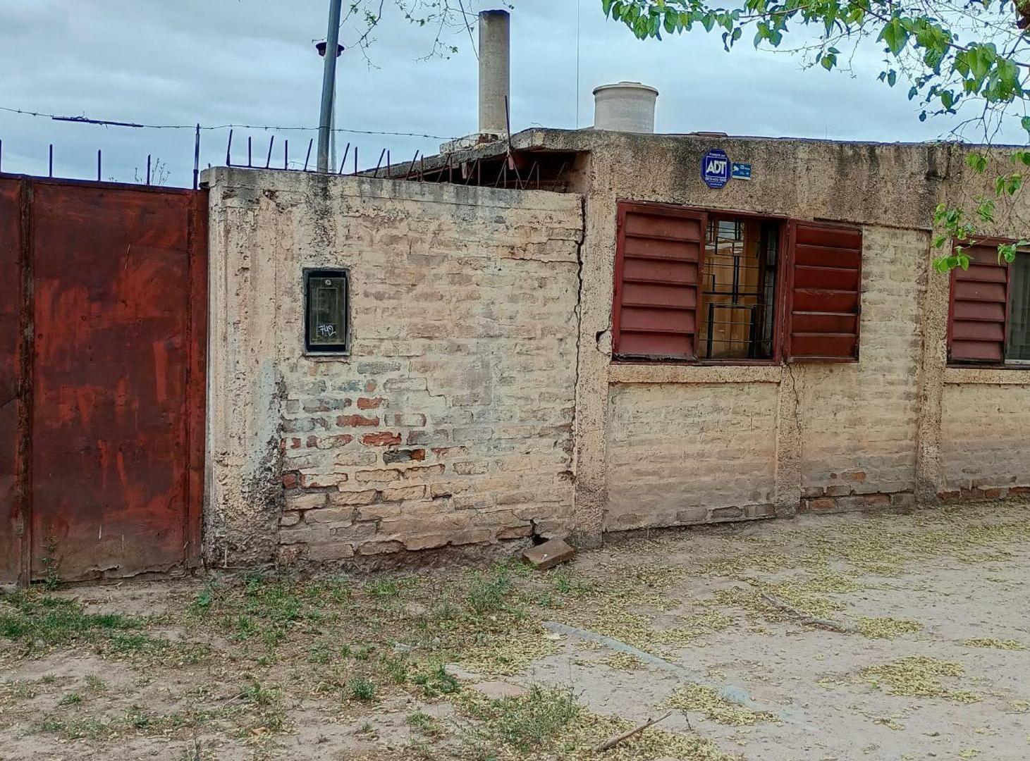 Foto de CASA A RECICLAR DE MATERIAL CON LOTE LAS HERAS!!, imagen 2