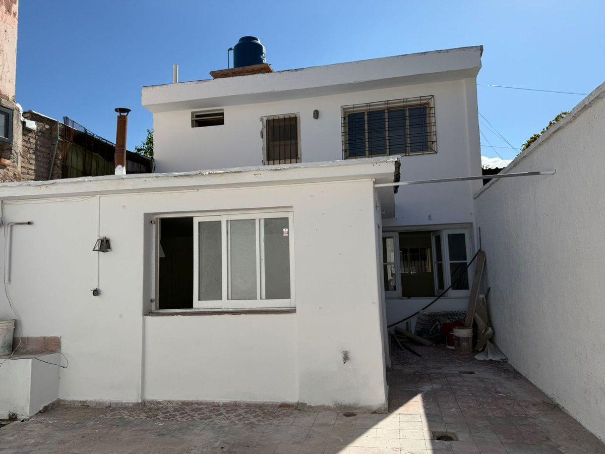 Foto de VENTA CASA APTA CREDITO EN GODOY CRUZ 4 DORMITORIO, imagen 1