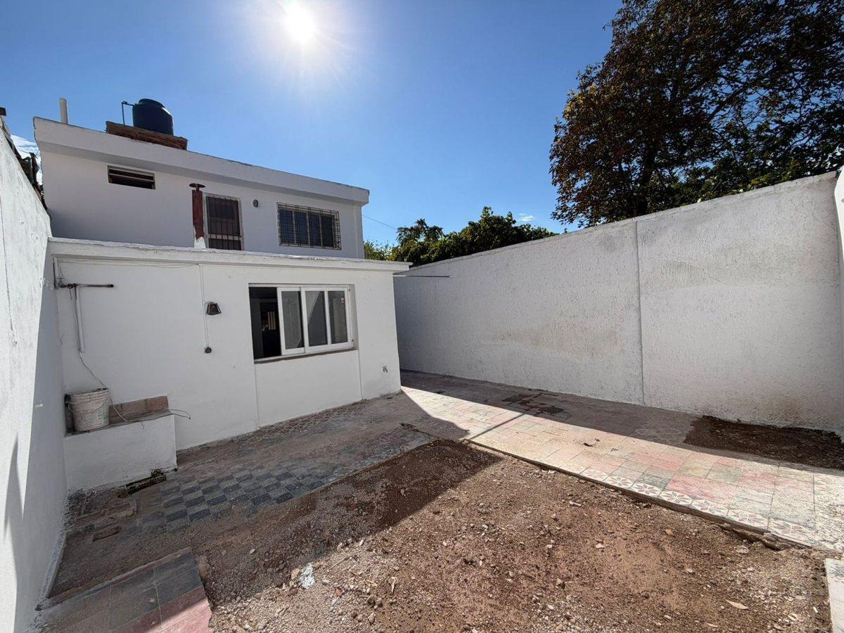 Foto de VENTA CASA APTA CREDITO EN GODOY CRUZ 4 DORMITORIO, imagen 3