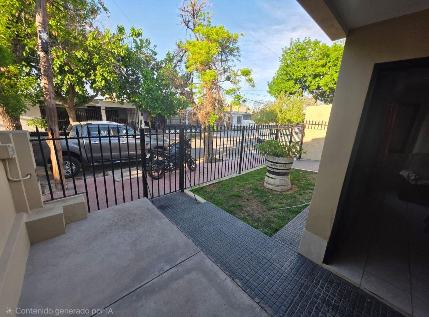 Foto de Venta de casa B° Jardin Luzuriaga- Maipú. 5 ambien, imagen 5