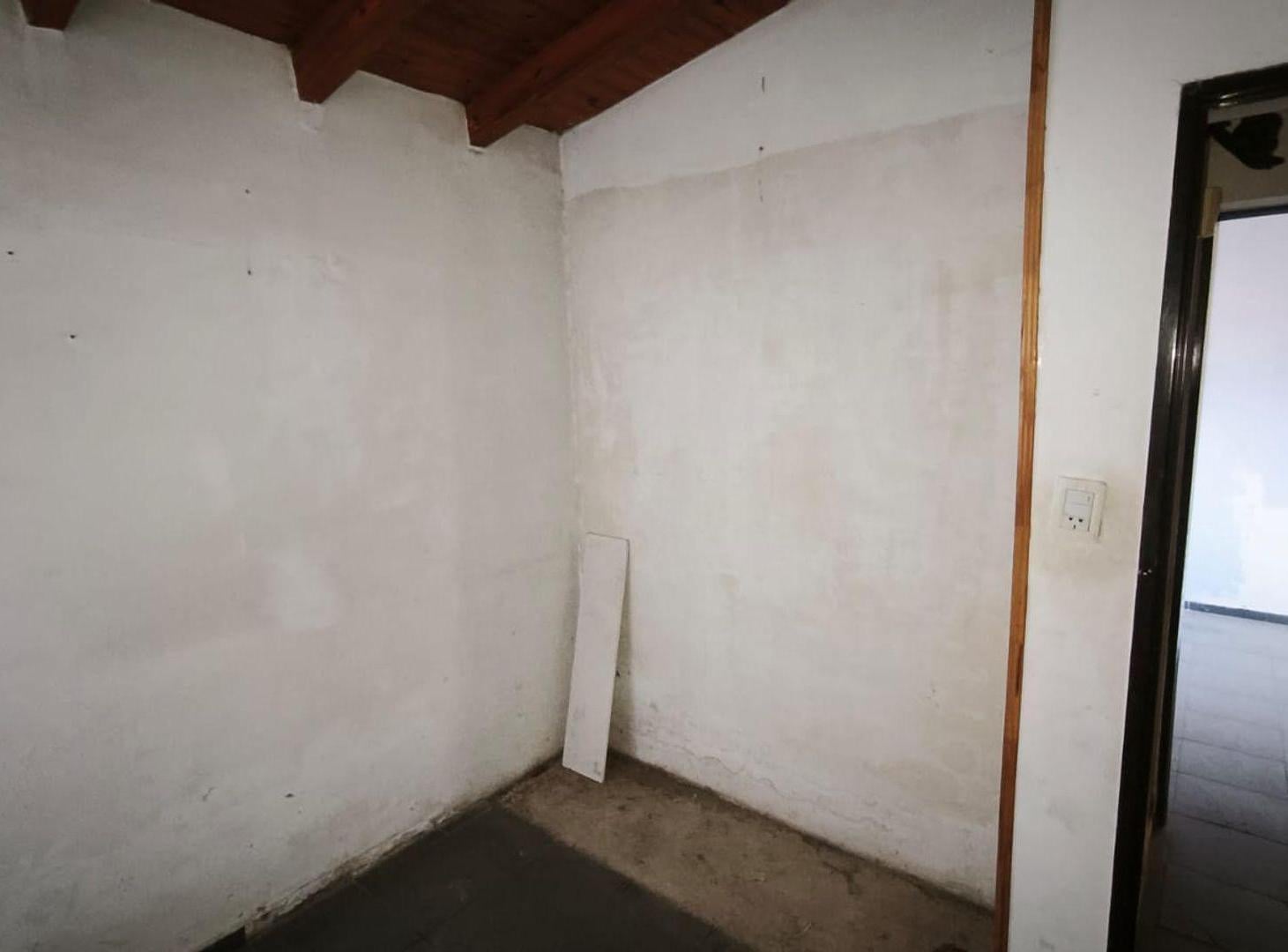 Foto de CASA EN VENTA – 3 DORMITORIOS, 2 BAÑOS COCHERA DOB, imagen 2