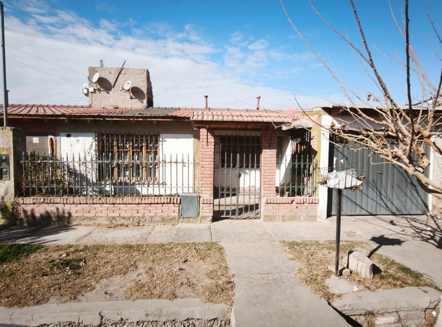 Foto de CASA EN VENTA – 3 DORMITORIOS, 2 BAÑOS COCHERA DOB, imagen 1