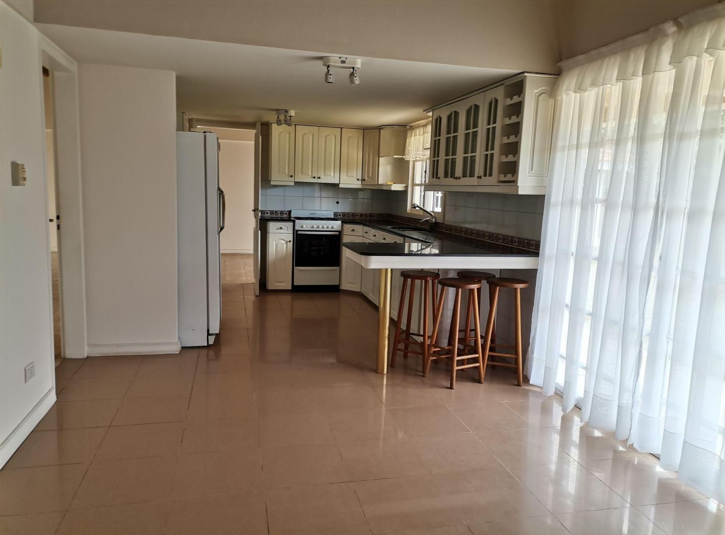 Foto de Casa en venta en dalvian 5 dormitorios, imagen 2