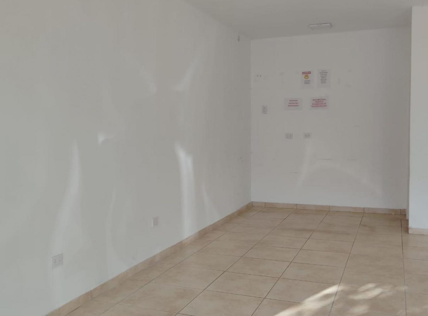Foto de ALQUILER LOCAL COMERCIAL PUNTO ESTRATEGICO, imagen 3