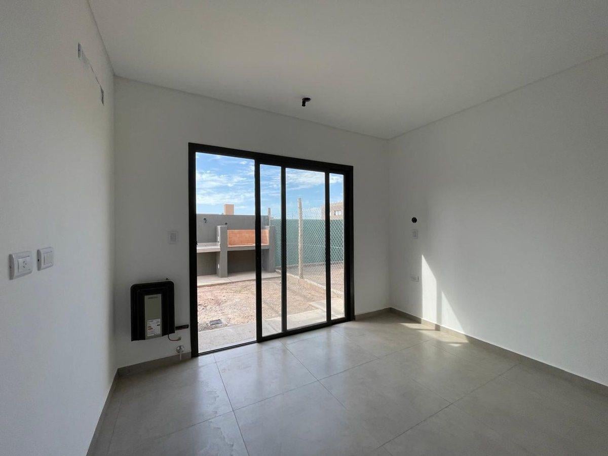 Foto de VENTA CASA Bº ANDESMAR - 2 HABITACIONES - GLLEN, imagen 4
