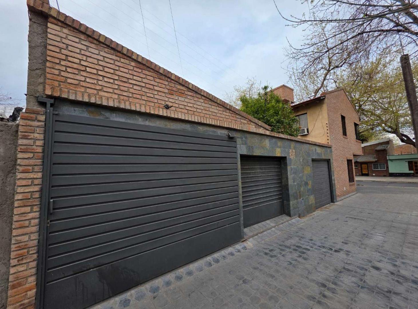 Foto de Venta de casa Ciudad, Mendoza. 6 ambientes., imagen 3