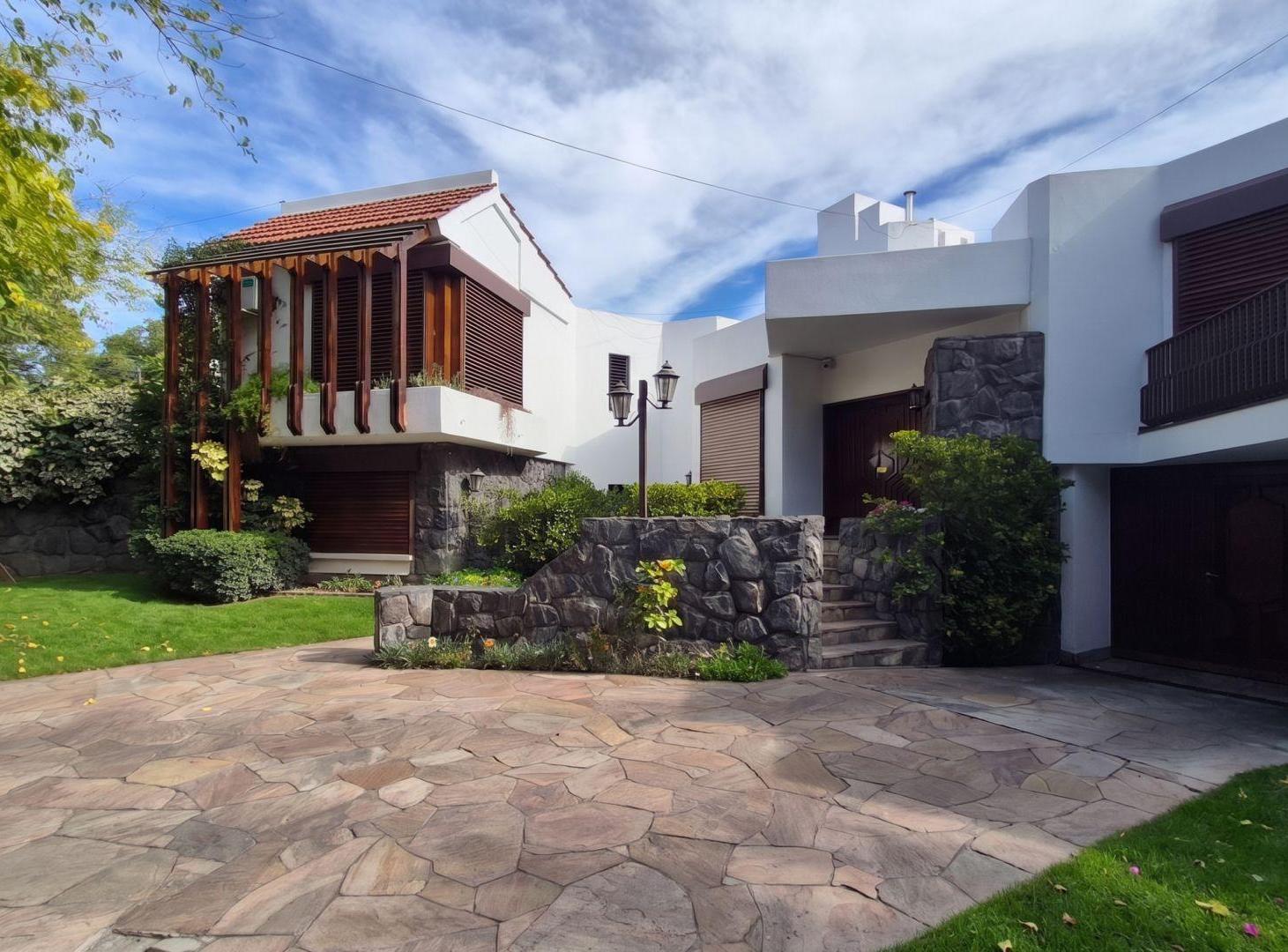 Foto de MAGNIFICA CASA EN VENTA EN CIUDAD DE MENDOZA, imagen 2