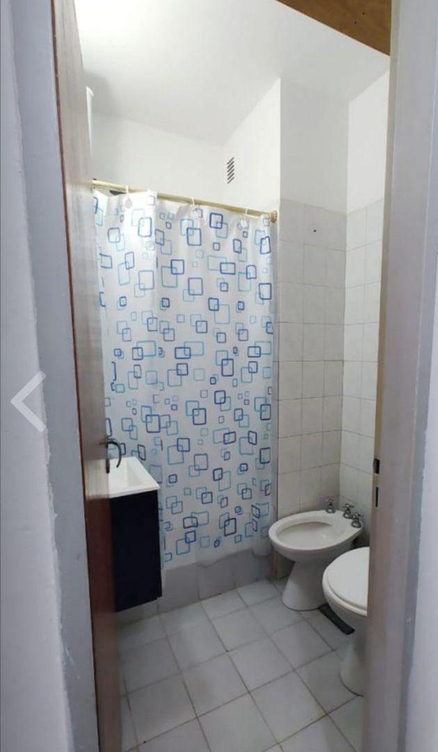 Foto de OPORTUNIDAD AMPLIO PH 2 AMBIENTES EN VENTA EN ALMAGRO, imagen 4