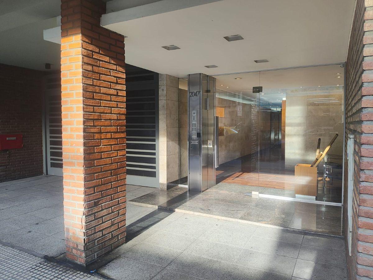 Foto de Alquiler 3 ambientes piso alto en Recoleta con balcón terraza 80m2., imagen 2