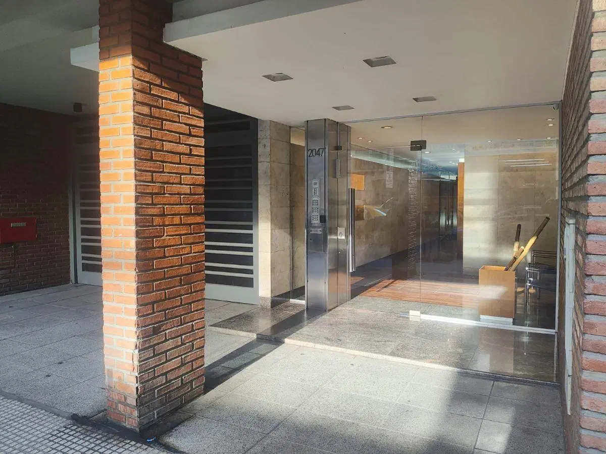 Alquiler 3 ambientes piso alto en Recoleta con balcón terraza 80m2. 2