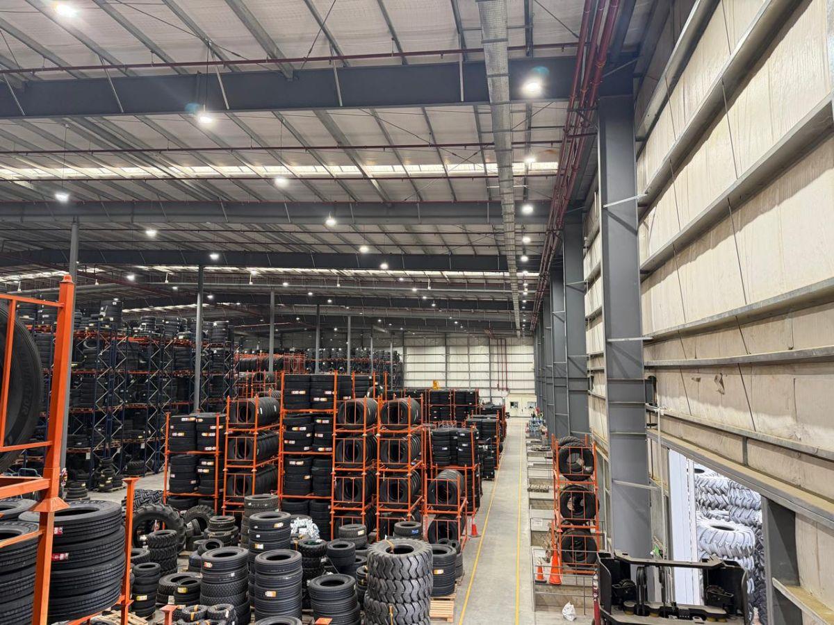 Foto de Nave Logística en Alquiler | Polo Industrial Ezeiza | 13.680 m², imagen 3