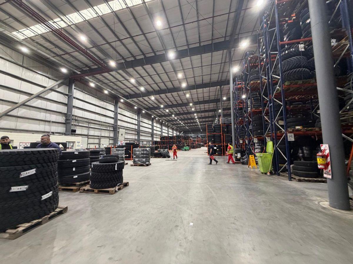 Foto de Nave Logística en Alquiler | Polo Industrial Ezeiza | 13.680 m², imagen 4