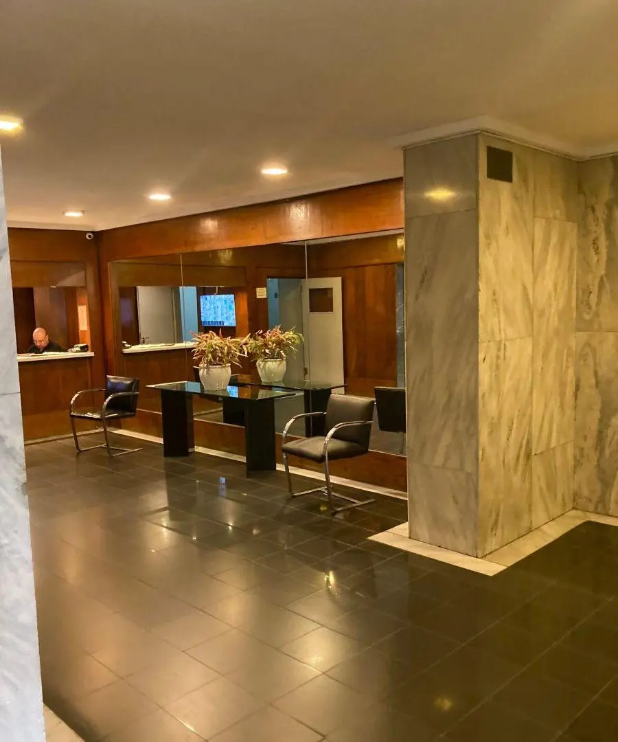 Oficina/Vivienda, 1 y 1/2 Amb M.T. de Alvear, frente plaza San Martin (Retiro) c/muebles, decorado, 4