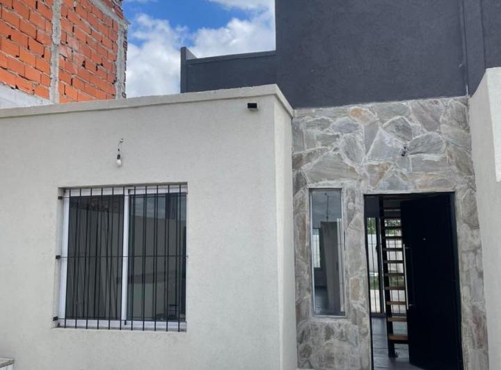 CASA EN VENTA CAMPANA 4