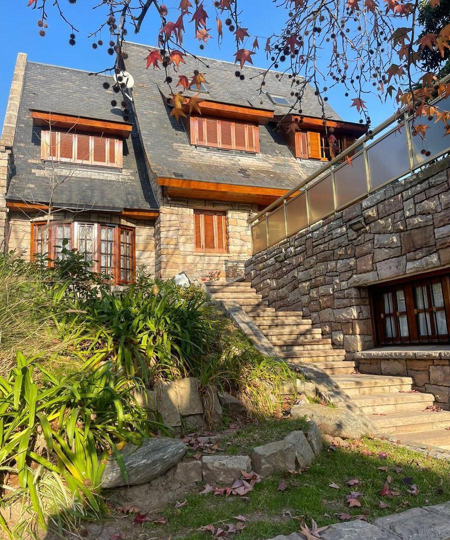Imponente Chalet en San Fernando, calle Necochea, barrio santa clara