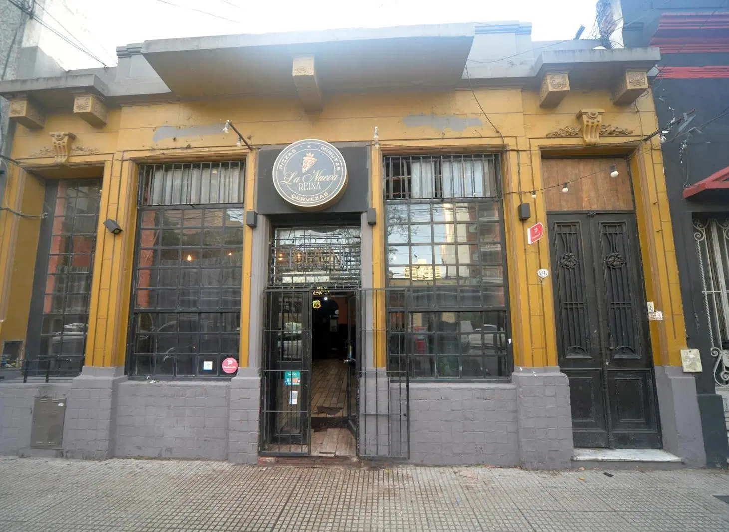 Local sobre Carlos Calvo 4