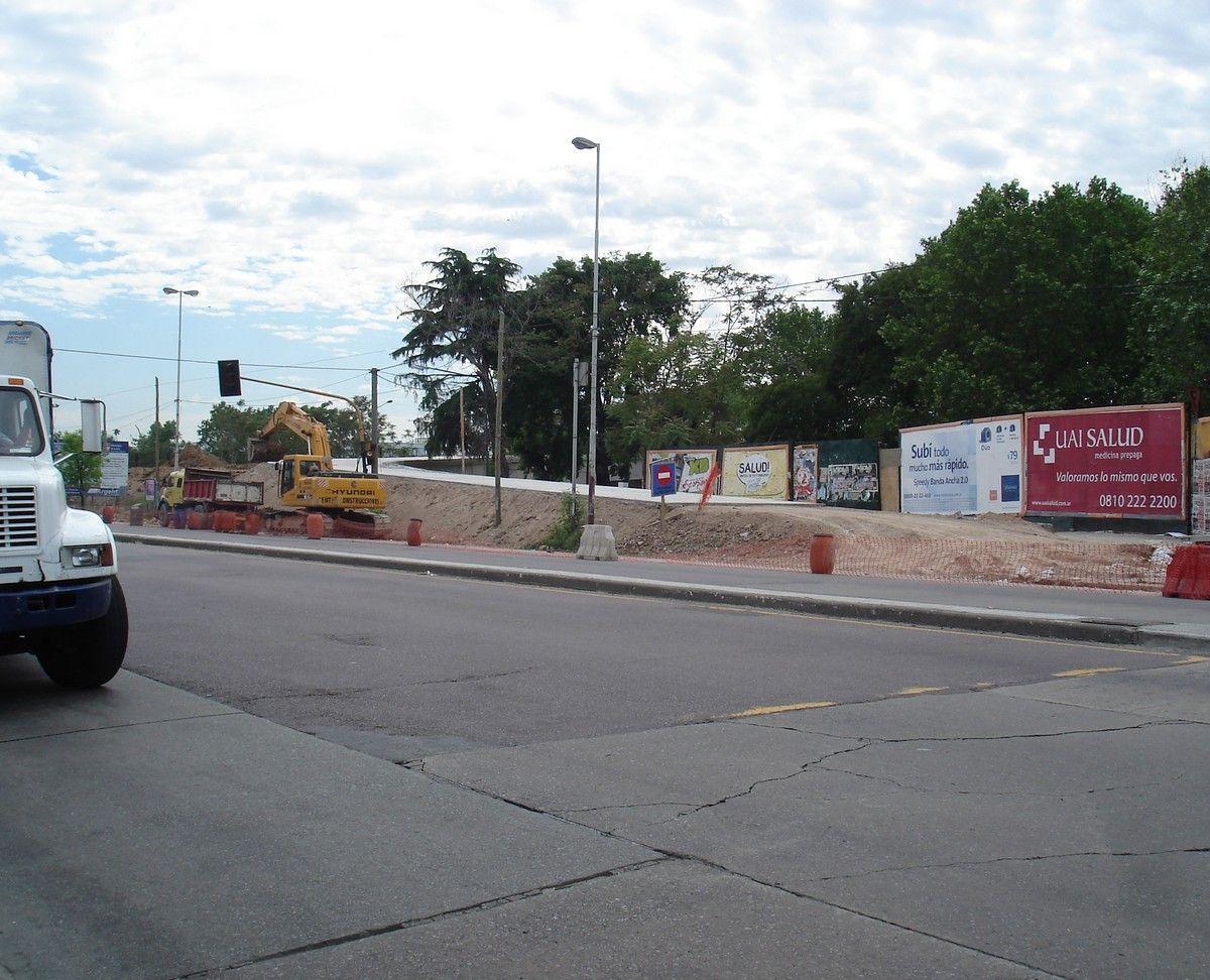 excelente galpon / TERRENO en REMEDIO ESCALADA 1400m2 escrit