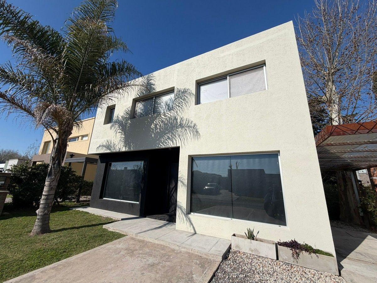 Foto de Venta Excelente casa 3D Pileta La Canada lote central, imagen 1